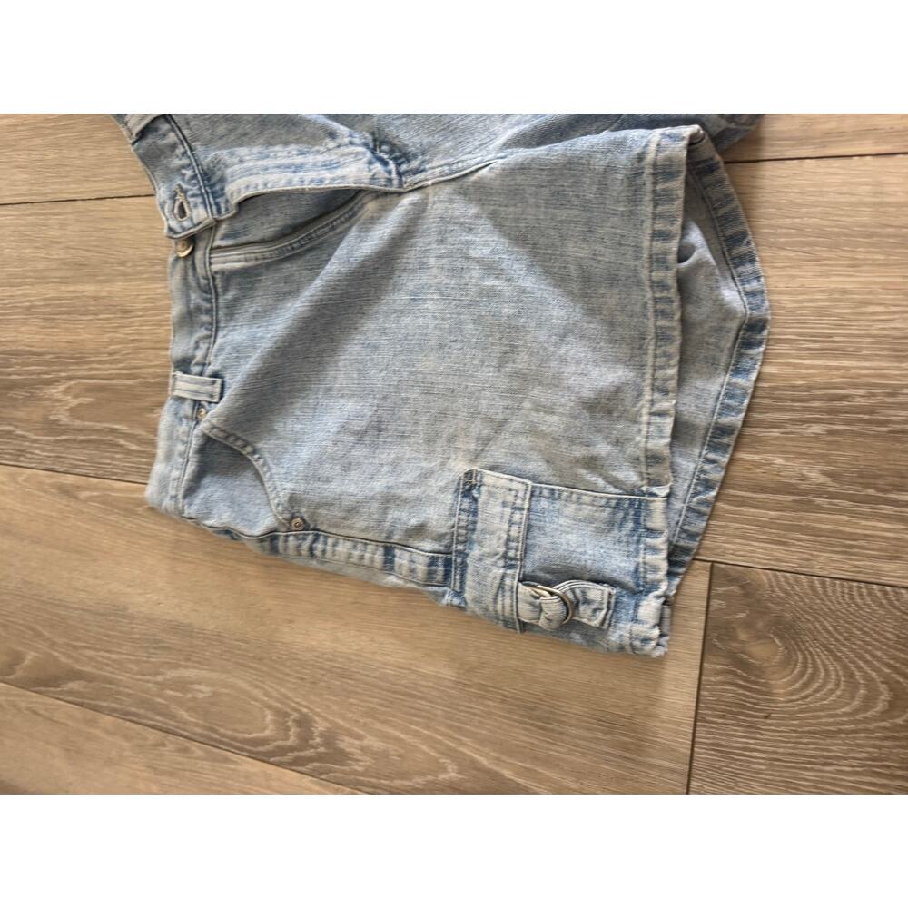 Vintage Lee Light Wash Denim Cargo Shorts | High Rise Utility - Picture 7 of 9